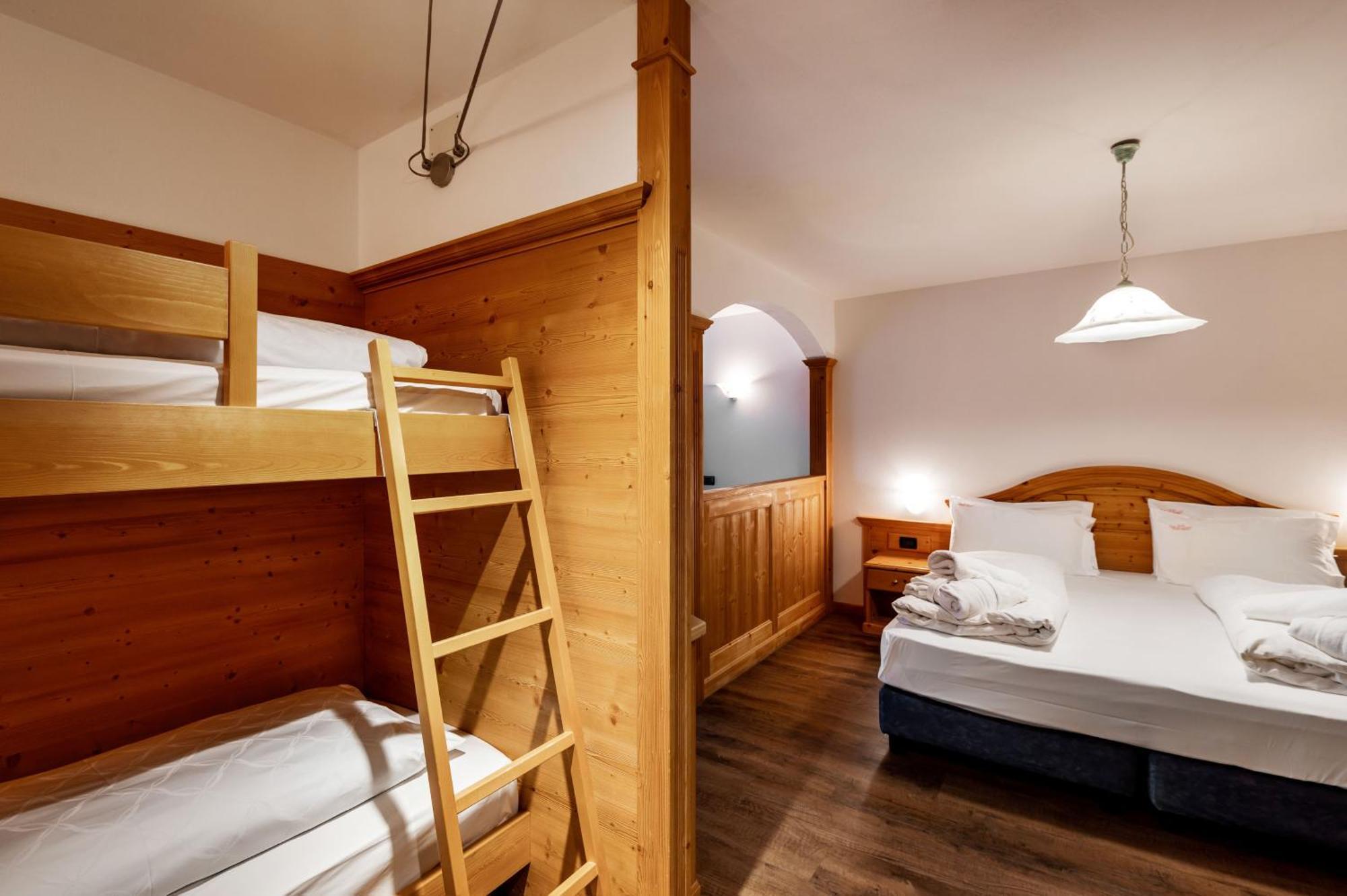 Hotel Terme Antico Bagno Pozza di Fassa Værelse billede
