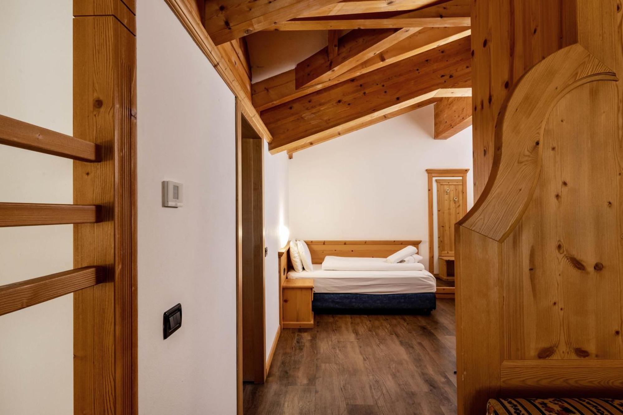 Hotel Terme Antico Bagno Pozza di Fassa Værelse billede